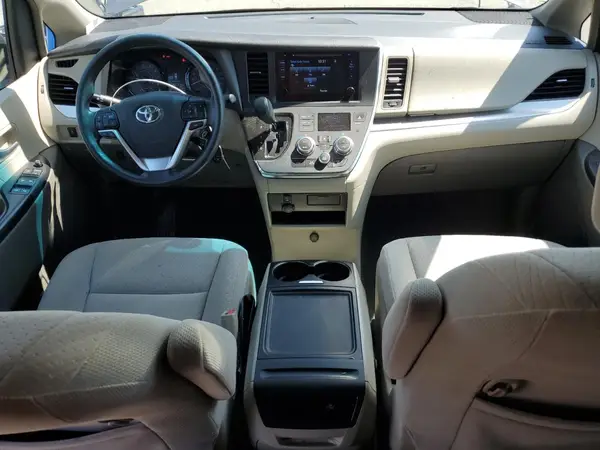5TDKZ3DC0HS884552 2017 TOYOTA SIENNA - Image 8