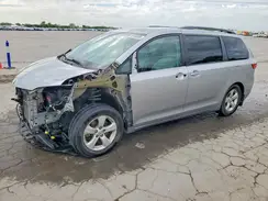 5TDKZ3DC0HS890335 2017 TOYOTA SIENNA