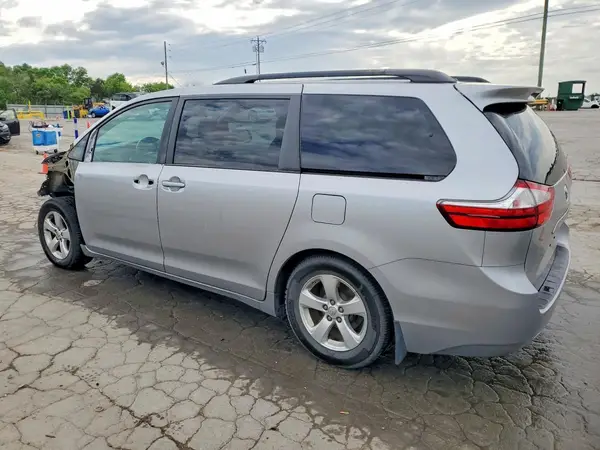 5TDKZ3DC0HS890335 2017 TOYOTA SIENNA - Image 2