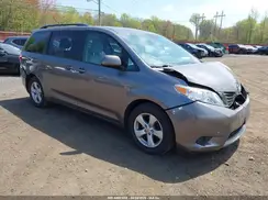 5TDKZ3DC0HS895180 2017 TOYOTA SIENNA
