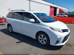 5TDKZ3DC0JS902764 2018 TOYOTA SIENNA