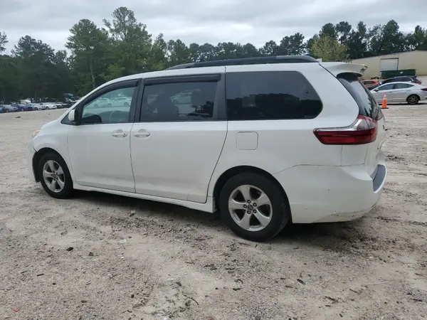 5TDKZ3DC0JS904207 2018 TOYOTA SIENNA - Image 2