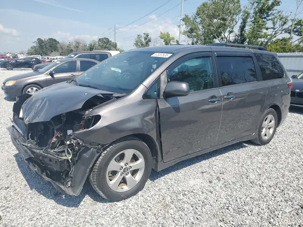 5TDKZ3DC0JS904370 2018 TOYOTA SIENNA - Image 1