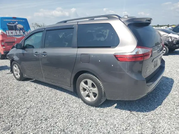 5TDKZ3DC0JS904370 2018 TOYOTA SIENNA - Image 2