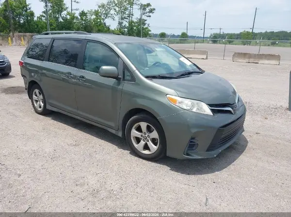 5TDKZ3DC0JS906393 2018 TOYOTA SIENNA - Image 1