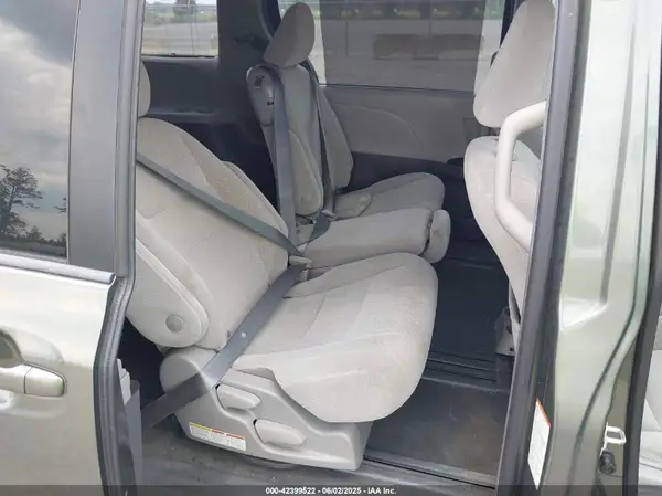 5TDKZ3DC0JS906393 2018 TOYOTA SIENNA - Image 8
