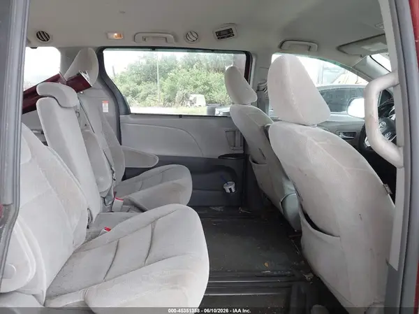 5TDKZ3DC0JS906717 2018 TOYOTA SIENNA - Image 8