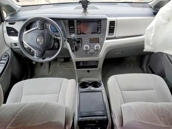 5TDKZ3DC0JS906765 2018 TOYOTA SIENNA - Image 8