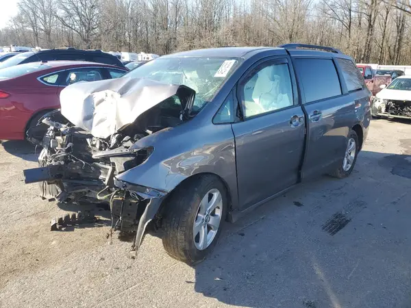 5TDKZ3DC0JS908709 2018 TOYOTA SIENNA - Image 1