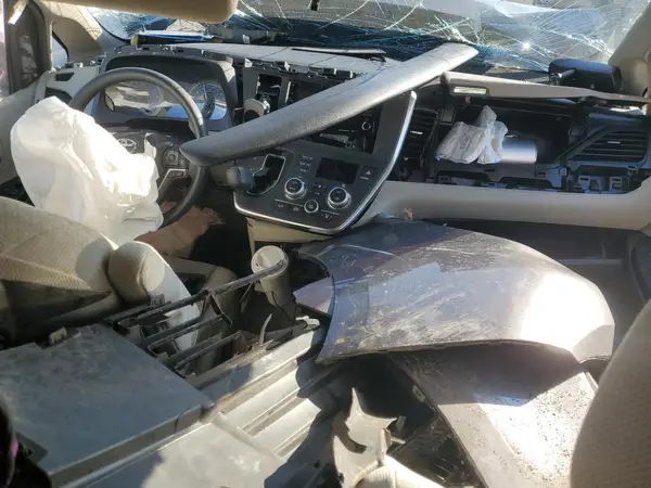 5TDKZ3DC0JS908709 2018 TOYOTA SIENNA - Image 8