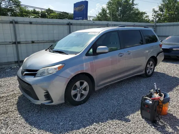 5TDKZ3DC0JS918558 2018 TOYOTA SIENNA - Image 1