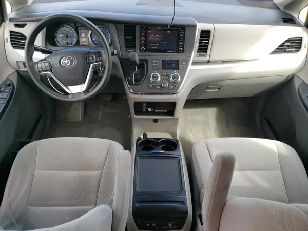 5TDKZ3DC0JS921489 2018 TOYOTA SIENNA - Image 8