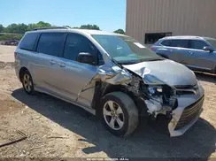 5TDKZ3DC0JS922139 2018 TOYOTA SIENNA