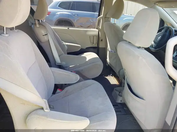 5TDKZ3DC0JS922139 2018 TOYOTA SIENNA - Image 8