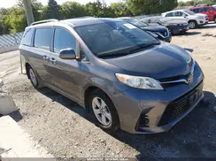5TDKZ3DC0JS922805 2018 TOYOTA SIENNA