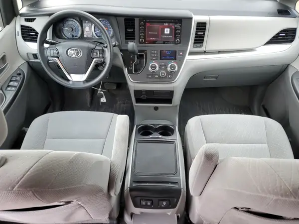 5TDKZ3DC0JS927096 2018 TOYOTA SIENNA - Image 8
