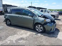 5TDKZ3DC0JS930046 2018 TOYOTA SIENNA