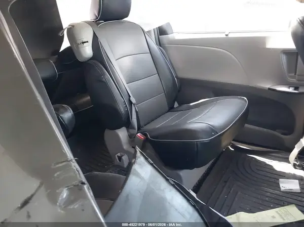5TDKZ3DC0JS930046 2018 TOYOTA SIENNA - Image 8
