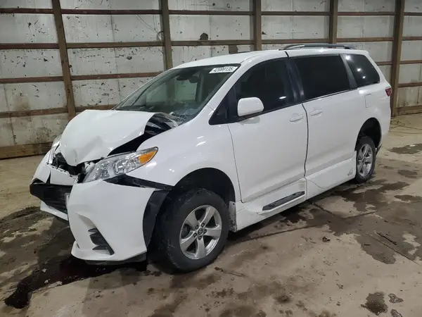 5TDKZ3DC0JS934257 2018 TOYOTA SIENNA - Image 1