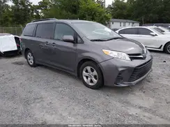 5TDKZ3DC0JS941855 2018 TOYOTA SIENNA