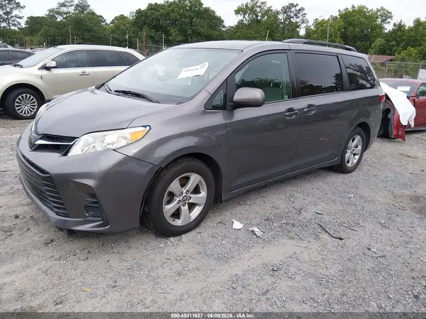 5TDKZ3DC0JS941855 2018 TOYOTA SIENNA - Image 2