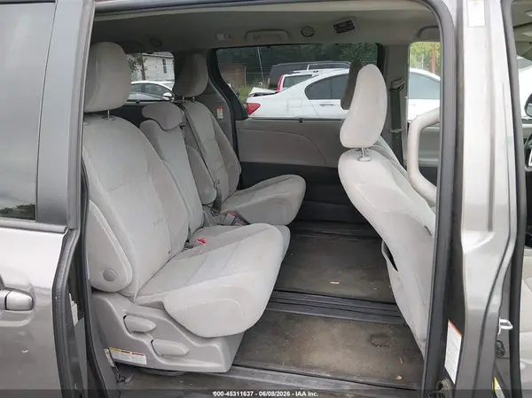5TDKZ3DC0JS941855 2018 TOYOTA SIENNA - Image 8