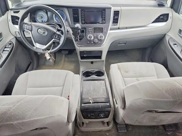 5TDKZ3DC0JS945758 2018 TOYOTA SIENNA - Image 8