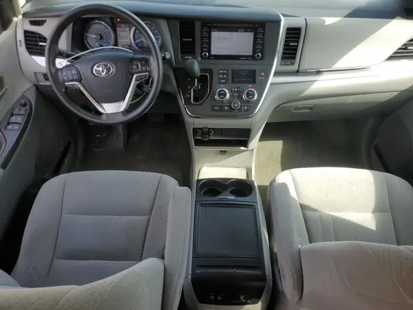 5TDKZ3DC0JS947073 2018 TOYOTA SIENNA - Image 8