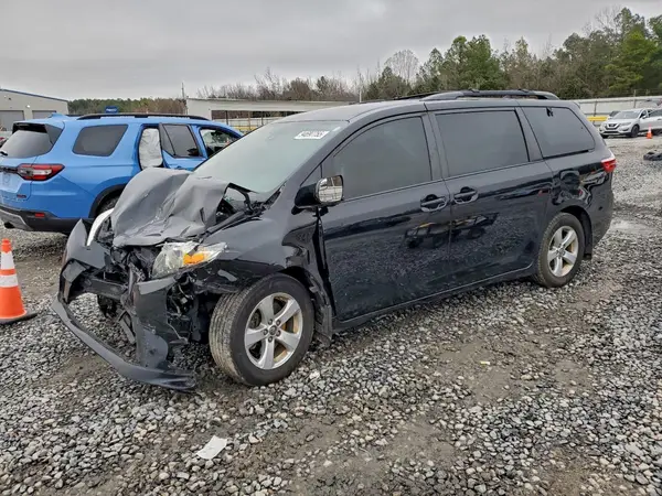 5TDKZ3DC0JS947994 2018 TOYOTA SIENNA - Image 1