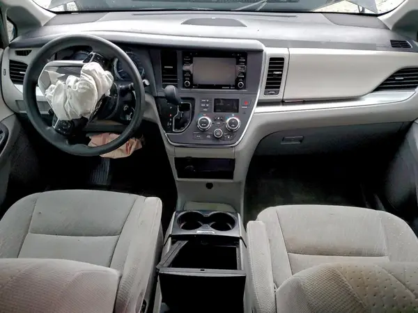 5TDKZ3DC0JS947994 2018 TOYOTA SIENNA - Image 8