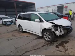 5TDKZ3DC0JS957392 2018 TOYOTA SIENNA