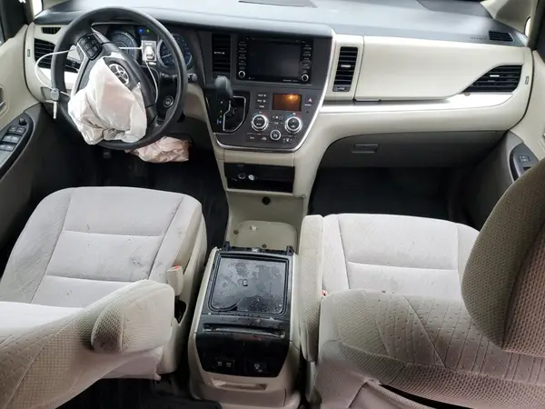 5TDKZ3DC0KS001315 2019 TOYOTA SIENNA - Image 8