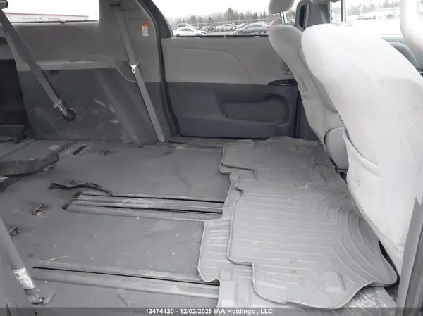 5TDKZ3DC0KS010452 2019 TOYOTA SIENNA - Image 8
