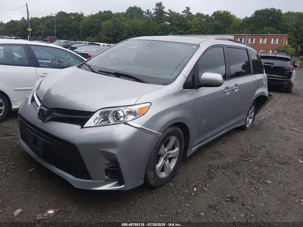 5TDKZ3DC0KS016784 2019 TOYOTA SIENNA - Image 2