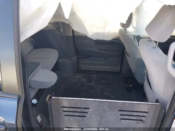 5TDKZ3DC0KS017417 2019 TOYOTA SIENNA - Image 8