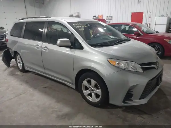 5TDKZ3DC0KS968135 2019 TOYOTA SIENNA - Image 1