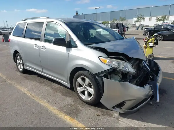 5TDKZ3DC0KS968412 2019 TOYOTA SIENNA - Image 1