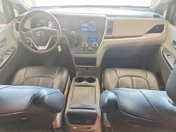 5TDKZ3DC0KS969110 2019 TOYOTA SIENNA - Image 8