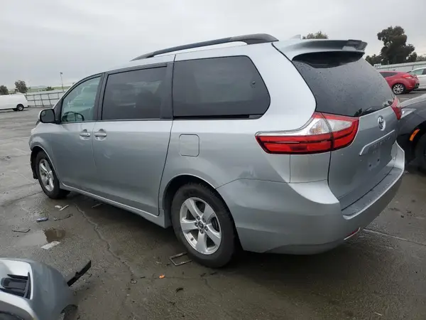 5TDKZ3DC0KS969401 2019 TOYOTA SIENNA - Image 2