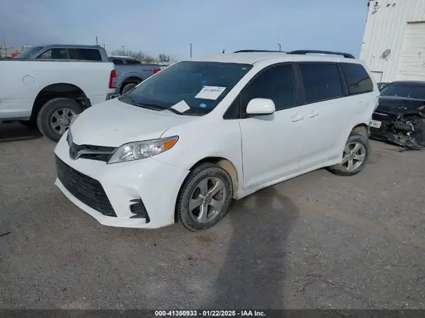 5TDKZ3DC0KS970290 2019 TOYOTA SIENNA - Image 2