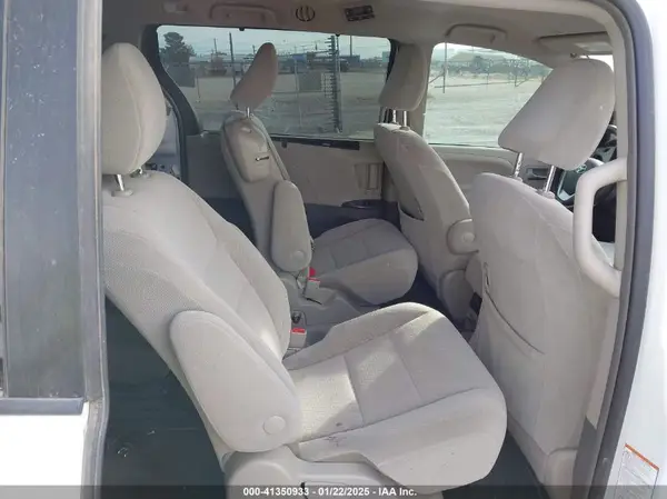 5TDKZ3DC0KS970290 2019 TOYOTA SIENNA - Image 8
