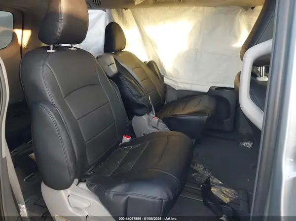 5TDKZ3DC0KS973044 2019 TOYOTA SIENNA - Image 8