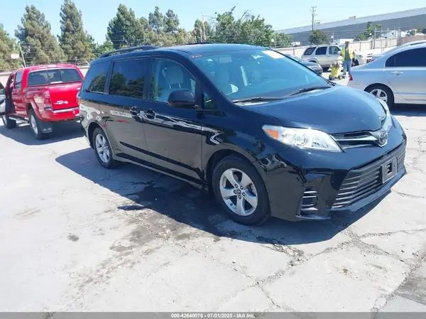 5TDKZ3DC0KS973786 2019 TOYOTA SIENNA - Image 1