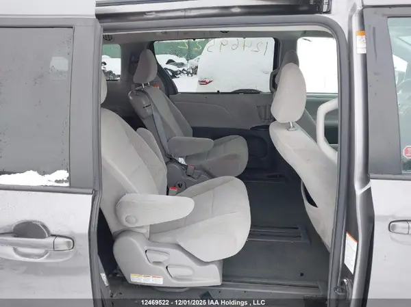 5TDKZ3DC0KS978941 2019 TOYOTA SIENNA - Image 8