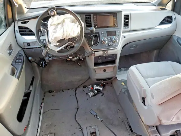 5TDKZ3DC0KS983931 2019 TOYOTA SIENNA - Image 8