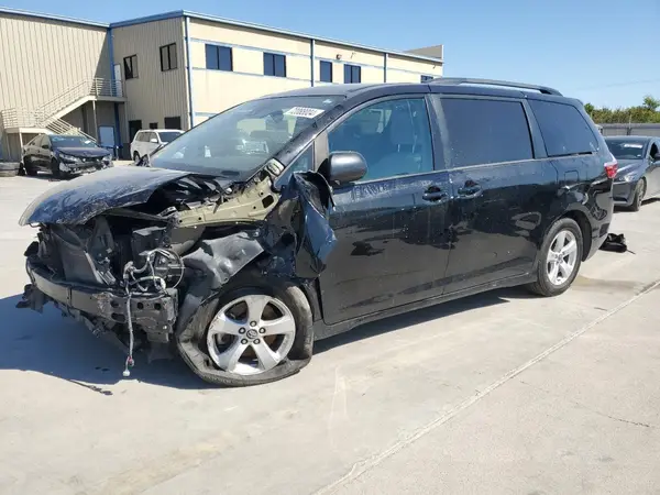 5TDKZ3DC0KS994816 2019 TOYOTA SIENNA - Image 1