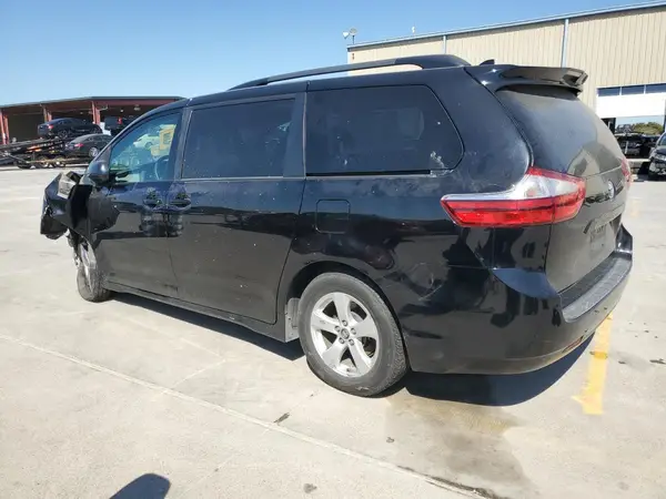 5TDKZ3DC0KS994816 2019 TOYOTA SIENNA - Image 2