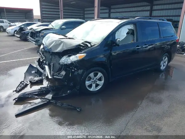 5TDKZ3DC0LS034445 2020 TOYOTA SIENNA - Image 2