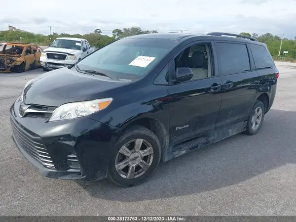 5TDKZ3DC0LS057577 2020 TOYOTA SIENNA - Image 2