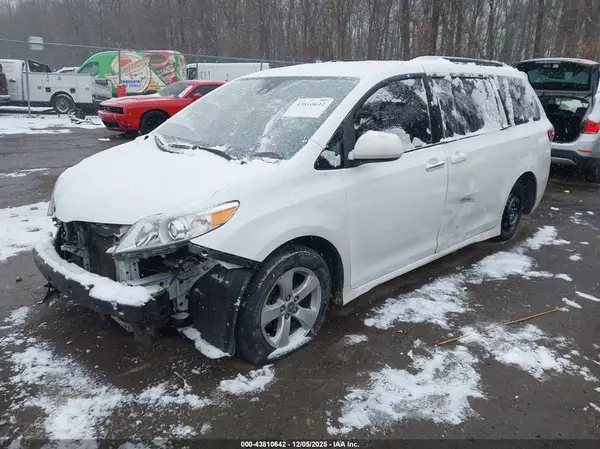 5TDKZ3DC0LS059264 2020 TOYOTA SIENNA - Image 2